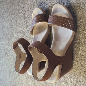 CL by Chinese Laundry Tatum Wedge Sandal - size 8 - brown tan